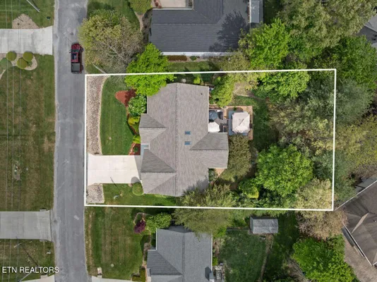 Property Slideshow image 3 of 42 | 25 brooks ln 65 oak, Crossville, TN, 38558