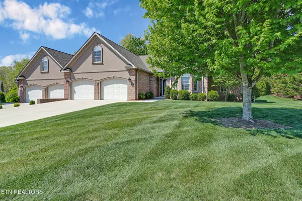 Property Slideshow image 2 of 39 | 150 lafayette ter 28, Crossville, TN, 38558