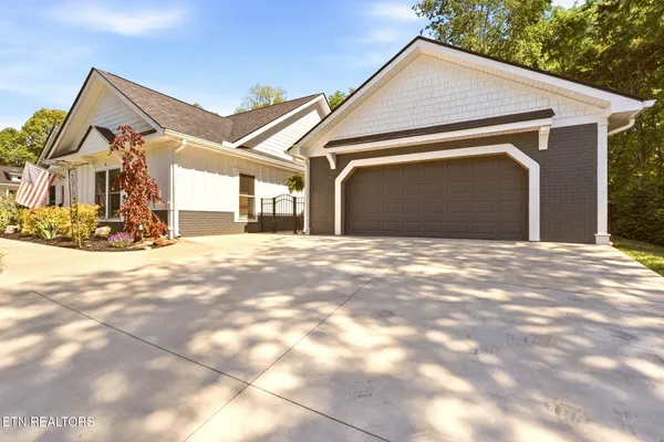 Property Slideshow image 3 of 54 | 106 chatuga dr/ 103 tsuhdatsi dr, Loudon, TN, 37774