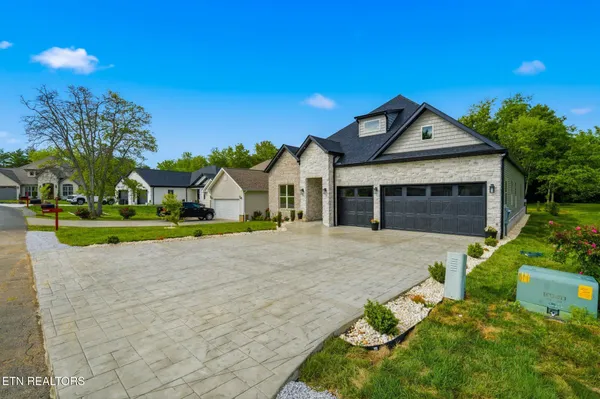 Property Slideshow image 3 of 57 | 121 ogana way, Loudon, TN, 37774