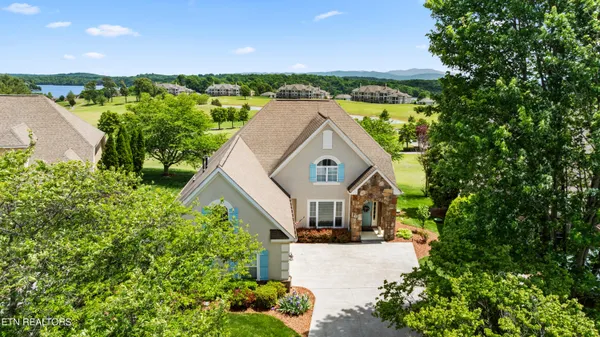 Property Slideshow image 2 of 39 | 204 kingbird dr, Vonore, TN, 37885