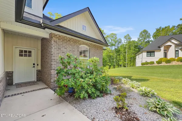 Property Slideshow image 3 of 57 | 212 nicoma dr, Loudon, TN, 37774