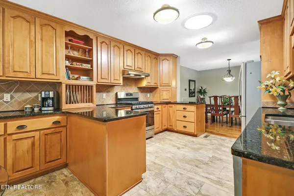 Property Slideshow image 3 of 41 | 2 altanglen ln, Fairfield Glade, TN, 38558