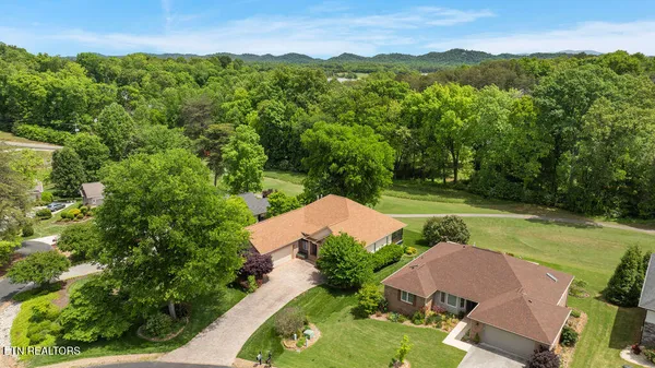 Property Slideshow image 3 of 61 | 138 talah way, Loudon, TN, 37774