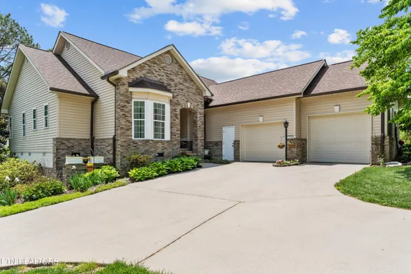 Property Slideshow image 2 of 38 | 176 amohi way, Loudon, TN, 37774