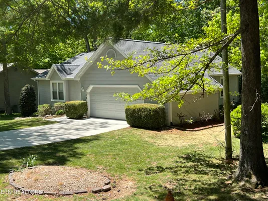 Property Slideshow image 2 of 37 | 132 cromwell ln, Crossville, TN, 38558