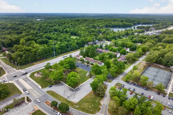 Property Slideshow image 2 of 34 | 1 wilshire heights dr, Crossville, TN, 38558