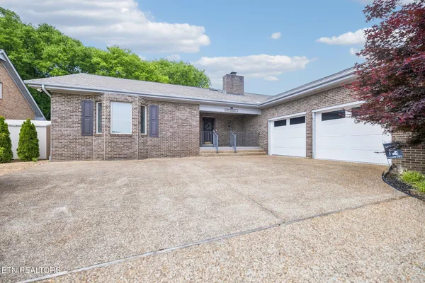 Property Slideshow image 2 of 50 | 212 tooweka ln, Loudon, TN, 37774