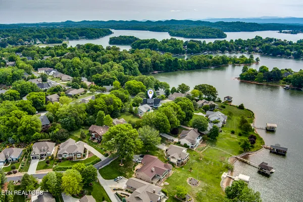 Property Slideshow image 3 of 63 | 242 chatuga way, Loudon, TN, 37774