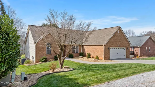 Property Slideshow image 2 of 43 | 176 cheeskogili way, Loudon, TN, 37774