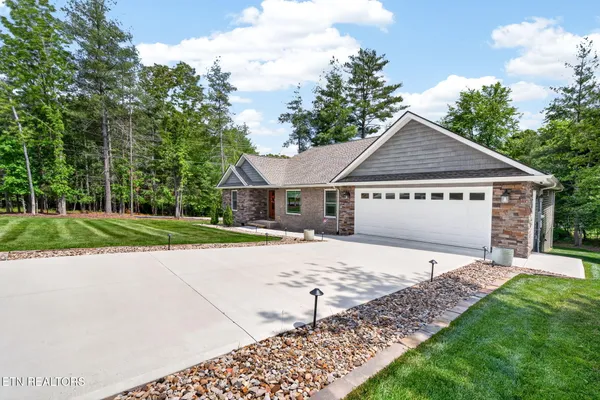 Property Slideshow image 2 of 38 | 11 kenwood ct, Fairfield Glade, TN, 38558
