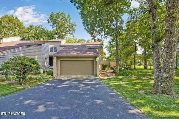 Property Slideshow image 2 of 42 | 512 druid lndg, Crossville, TN, 38558