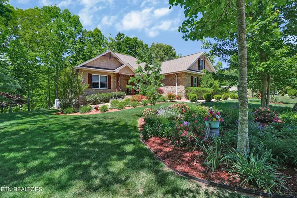 Property Slideshow image 3 of 57 | 36 kingsbridge ln, Crossville, TN, 38558