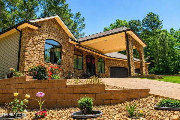 Property Slideshow image 3 of 63 | 301 inagehi ln, Loudon, TN, 37774