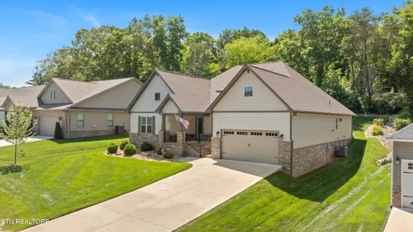 Property Slideshow image 2 of 45 | 306 okema way, Loudon, TN, 37774
