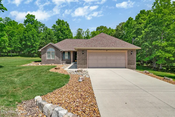 Property Slideshow image 2 of 34 | 127 wilbourn dr, Crossville, TN, 38558