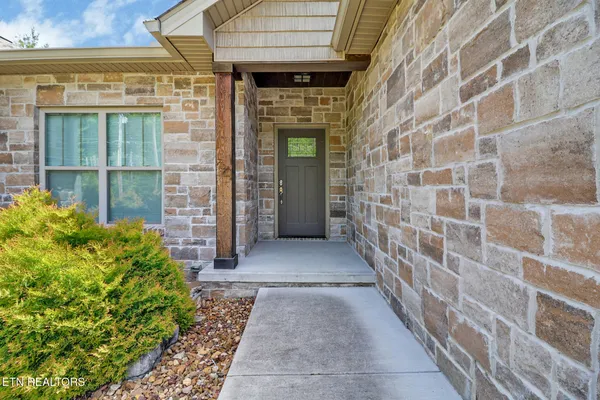Property Slideshow image 3 of 30 | 142 forest view dr, Crossville, TN, 38558