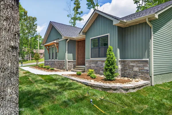Property Slideshow image 2 of 37 | 30 andover ln, Crossville, TN, 38558