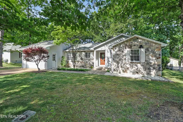 Property Slideshow image 2 of 29 | 131 berkshire loop, Crossville, TN, 38558