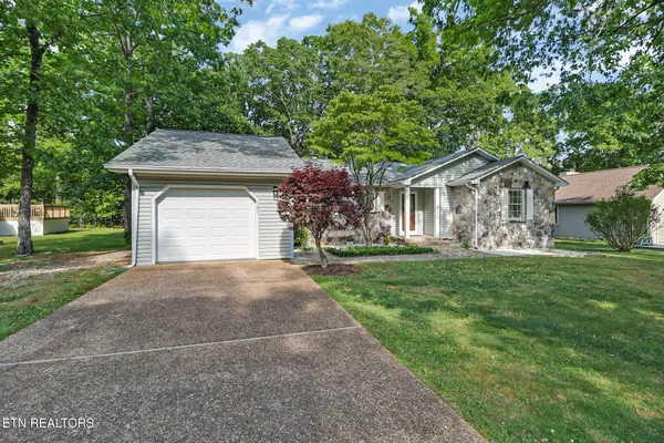 Property Slideshow image 3 of 29 | 131 berkshire loop, Crossville, TN, 38558