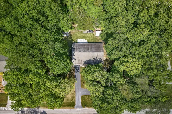 Property Slideshow image 2 of 41 | 205 kings down dr, Crossville, TN, 38558