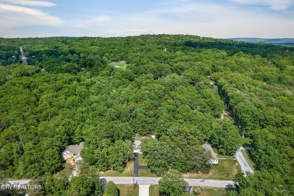 Property Slideshow image 3 of 41 | 205 kings down dr, Crossville, TN, 38558