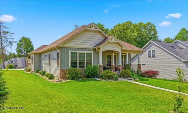 Property Slideshow image 2 of 37 | 300 gado trce, Loudon, TN, 37774