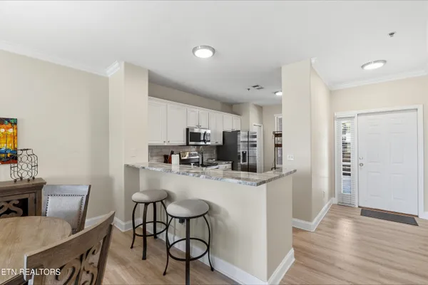 Property Slideshow image 2 of 35 | 565 rarity bay pkwy 105, Vonore, TN, 37885
