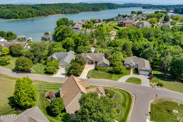 Property Slideshow image 2 of 63 | 110 kiowa way, Loudon, TN, 37774