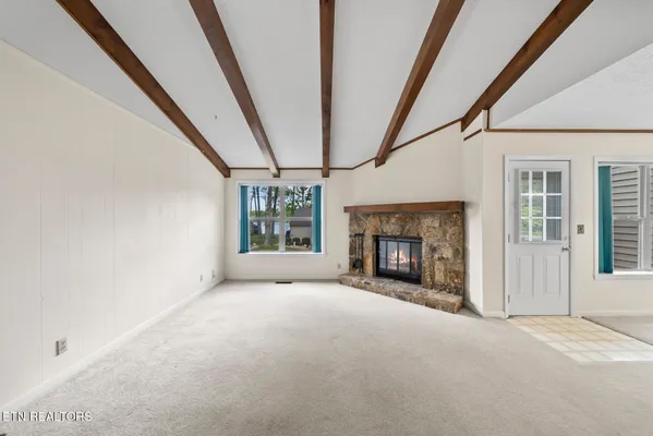 Property Slideshow image 3 of 34 | 2 woodland ct, Crossville, TN, 38558