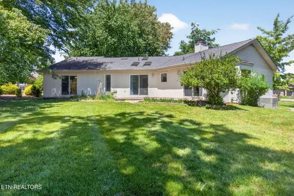 Property Slideshow image 3 of 28 | 19 thames ct, Crossville, TN, 38558