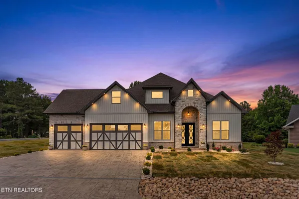 Property Slideshow image 2 of 52 | 300 oonoga cir, Loudon, TN, 37774
