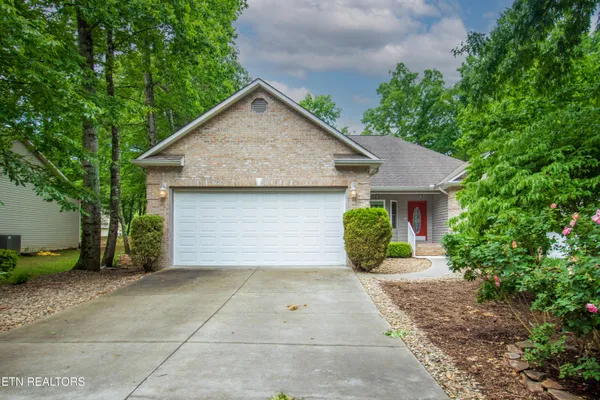 Property Slideshow image 2 of 31 | 208 geya ln, Loudon, TN, 37774