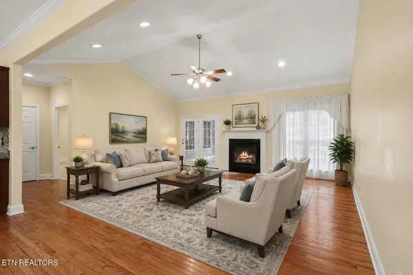Property Slideshow image 3 of 31 | 208 geya ln, Loudon, TN, 37774