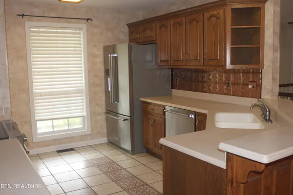 Property Slideshow image 3 of 48 | 172 depew dr, Loudon, TN, 37774