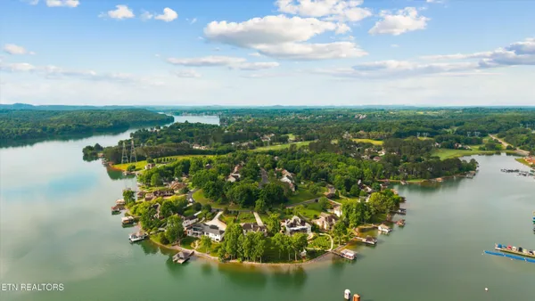 Property Slideshow image 2 of 62 | 303 okmulgee cir, Loudon, TN, 37774