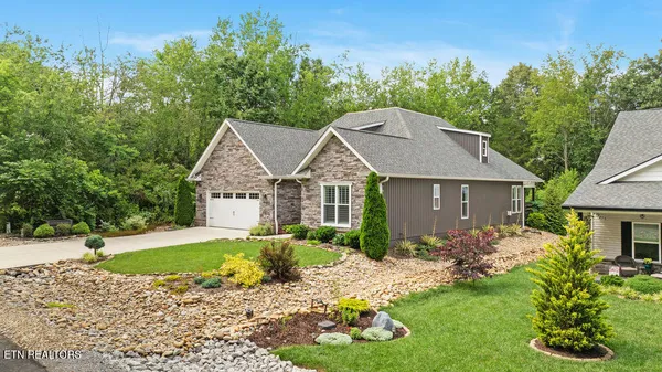 Property Slideshow image 2 of 56 | 162 tsuhdatsi way, Loudon, TN, 37774