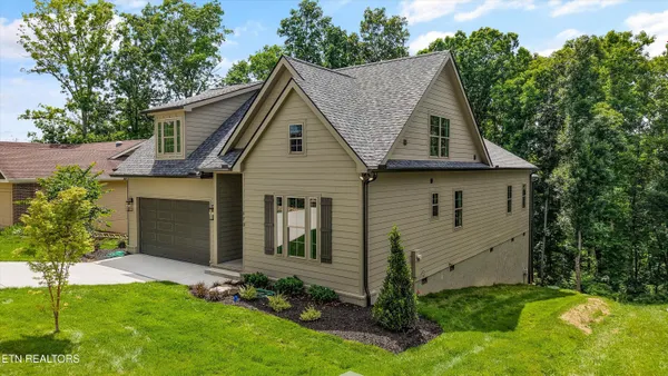 Property Slideshow image 2 of 44 | 173 elokwa way, Loudon, TN, 37774