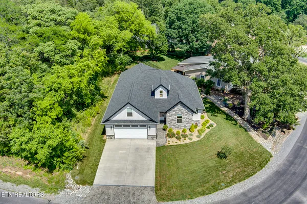 Property Slideshow image 2 of 60 | 141 daleyuhski way, Loudon, TN, 37774