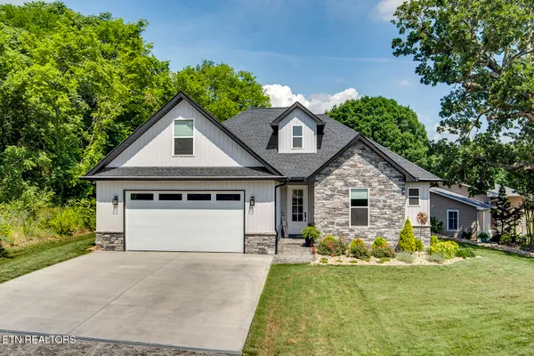 Property Slideshow image 3 of 60 | 141 daleyuhski way, Loudon, TN, 37774