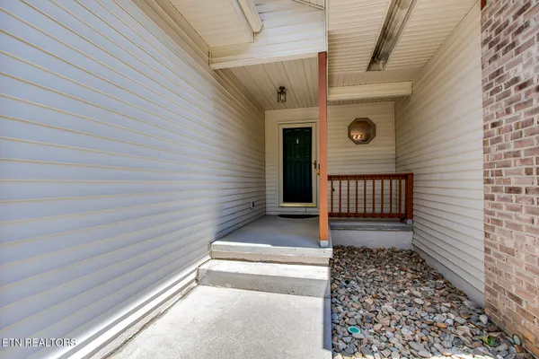 Property Slideshow image 2 of 47 | 509 cimarron cir, Loudon, TN, 37774