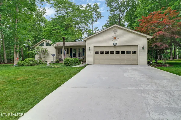 Property Slideshow image 2 of 32 | 227 lakeview dr, Crossville, TN, 38558