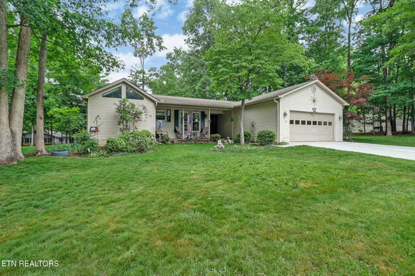 Property Slideshow image 3 of 32 | 227 lakeview dr, Crossville, TN, 38558
