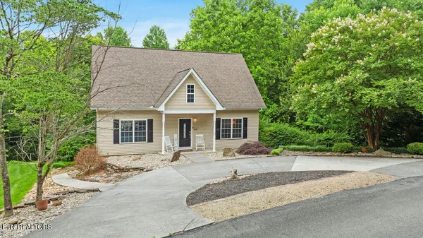 Property Slideshow image 2 of 52 | 210 wahuhu ln, Loudon, TN, 37774