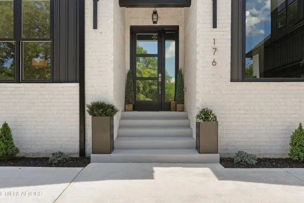 Property Slideshow image 2 of 52 | 176 saligugi way, Loudon, TN, 37774
