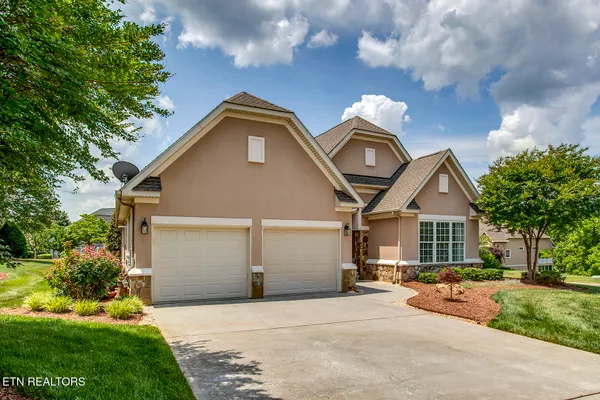 Property Slideshow image 2 of 49 | 227 kingbird dr, Vonore, TN, 37885