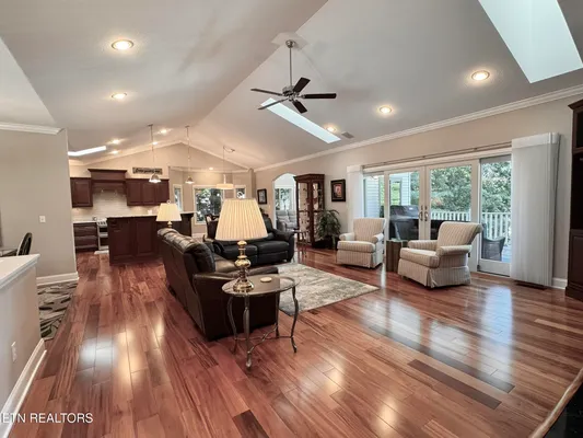 Property Slideshow image 3 of 59 | 201 iroquois cir, Loudon, TN, 37774