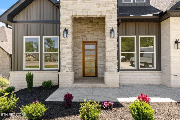 Property Slideshow image 2 of 50 | 407 elohi pl, Loudon, TN, 37774