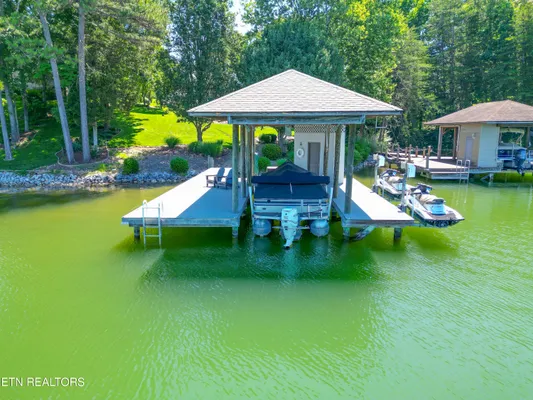 Property Slideshow image 2 of 59 | 201 iroquois cir, Loudon, TN, 37774