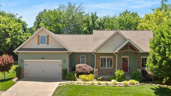 Property Slideshow image 2 of 35 | 418 cheeyo pl, Loudon, TN, 37774
